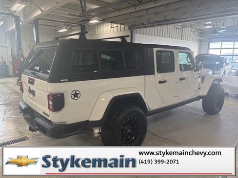 Used 2021 Jeep Gladiator Sport image 5