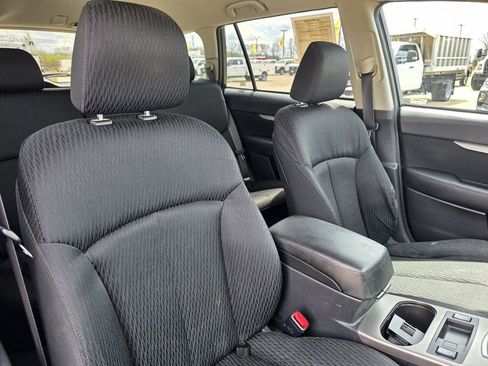 Used 2010 Subaru Outback 2.5i Premium AWD/4WD image 32