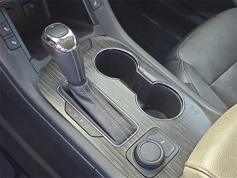 Used 2019 GMC Acadia SLT image 30