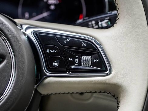 Used 2021 Bentley Bentayga AWD/4WD image 37