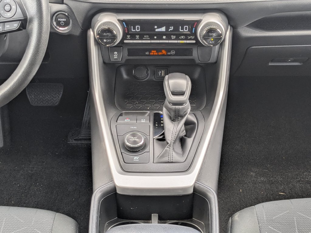Used 2024 Toyota RAV4 XLE AWD/4WD image 21
