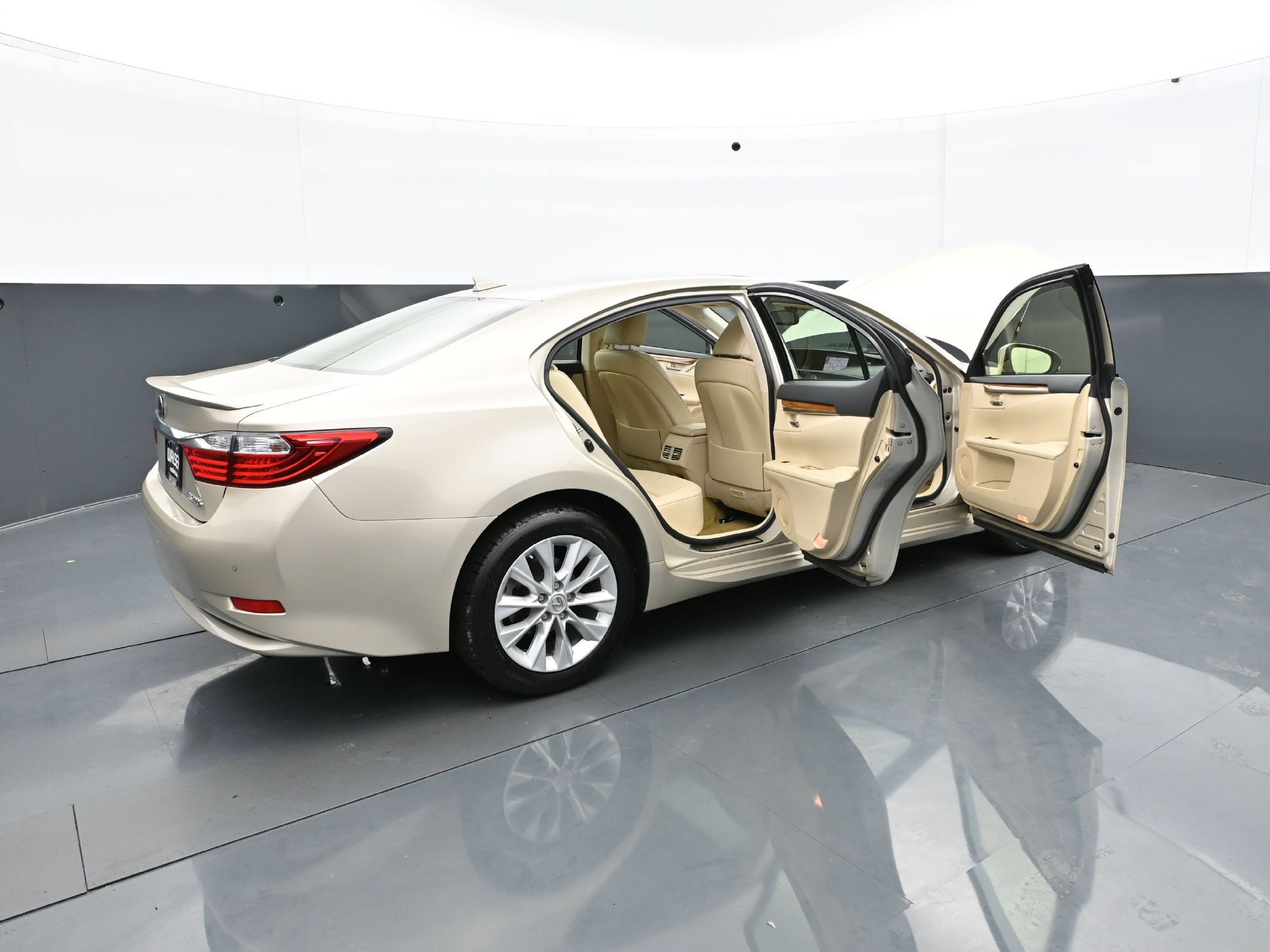 Used 2013 Lexus ES 300h w/ Luxury Pkg FWD image 39