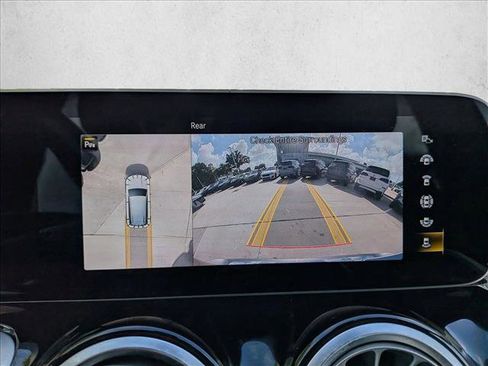 Used 2021 Mercedes-Benz GLB 250 image 11