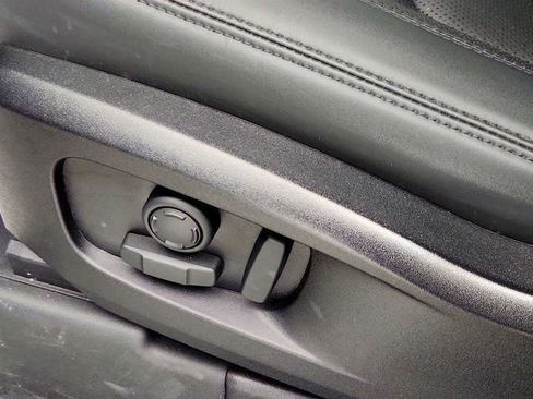 Used 2023 Land Rover Defender 110 S image 15