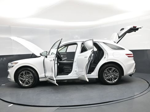 Used 2024 Genesis GV70 2.5T w/ Select Package image 20