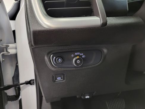 Used 2024 GMC Terrain SLE image 17