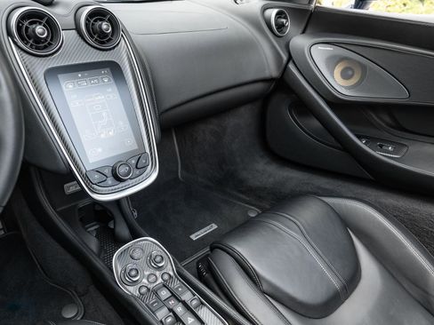 Used 2020 McLaren 570S Spider RWD image 17
