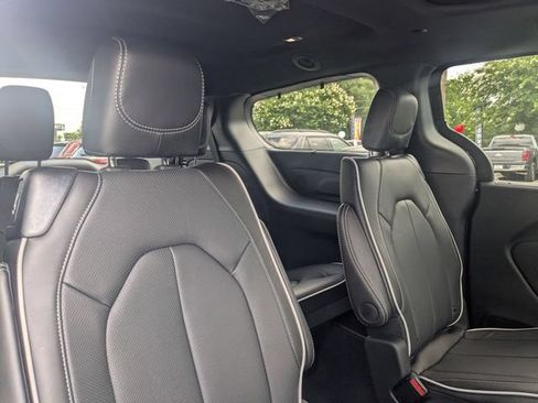 New 2027 Chrysler Pacifica Limited FWD image 30
