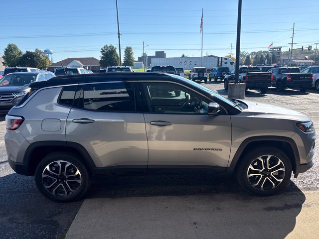 Used 2023 Jeep Compass Limited AWD/4WD image 6