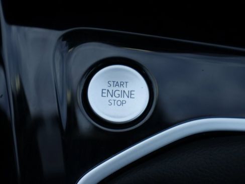 Certified 2024 Volkswagen Golf R image 31