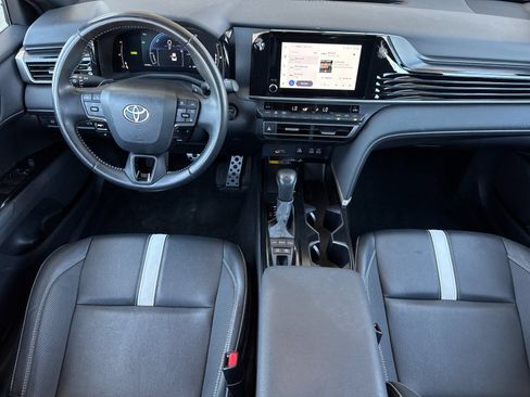 Used 2025 Toyota Camry SE FWD image 12