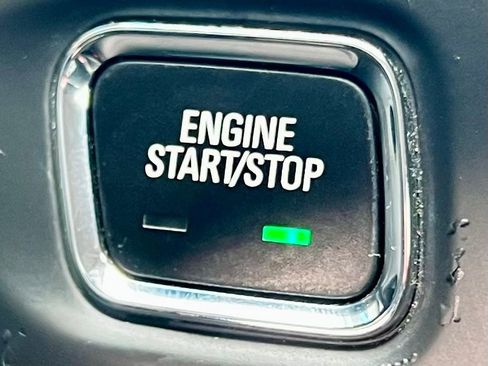 Used 2022 GMC Acadia SLE image 29