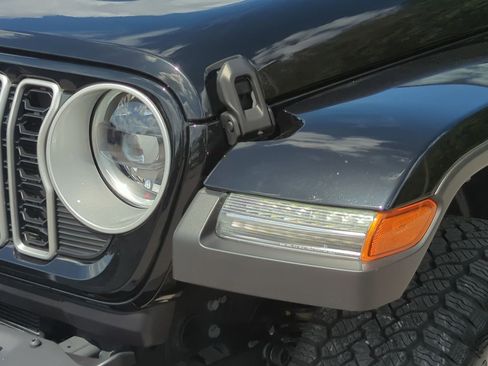 Used 2025 Jeep Wrangler Unlimited Sahara AWD/4WD image 44