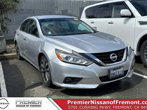 Used 2018 Nissan Altima 2.5 SV image 1