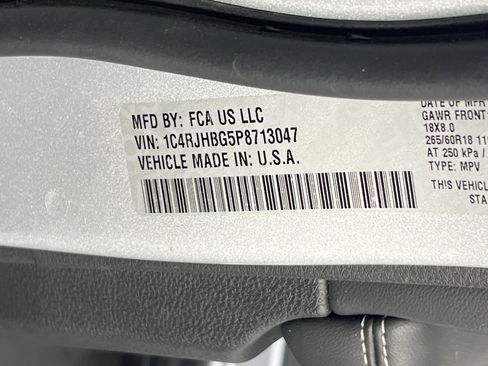 Used 2023 Jeep Grand Cherokee Limited AWD/4WD image 31