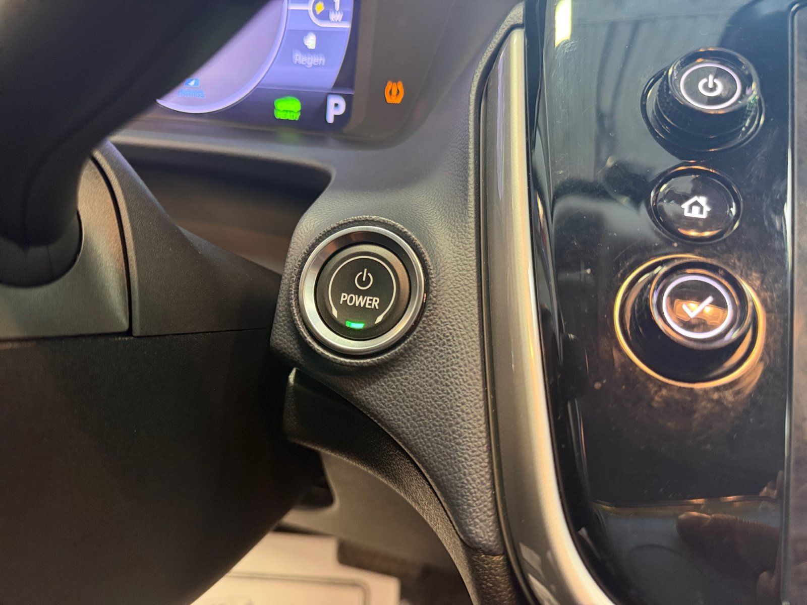 Used 2022 Chevrolet Bolt EUV Premier w/ Sun & Sound Package FWD image 27
