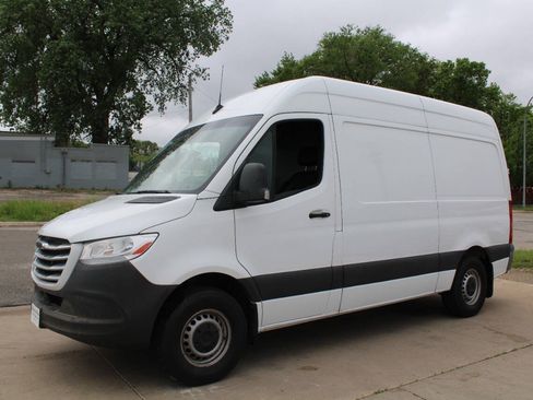 Used 2021 Freightliner Sprinter 2500 RWD image 4