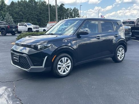 Used 2023 Kia Soul LX FWD image 4
