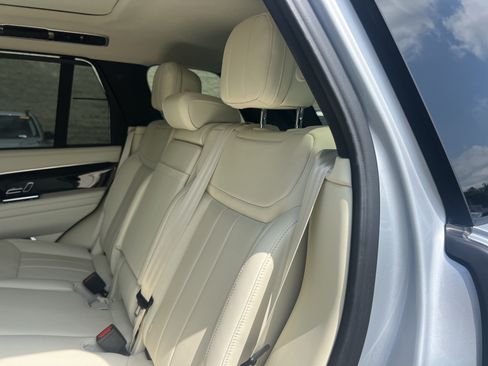 Certified 2025 Land Rover Range Rover SE AWD/4WD image 33