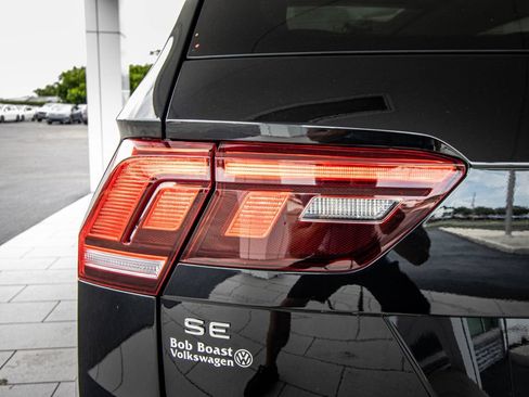 Certified 2024 Volkswagen Tiguan SE FWD image 13
