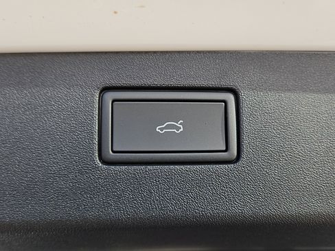 New 2026 Volkswagen Tiguan SE image 8