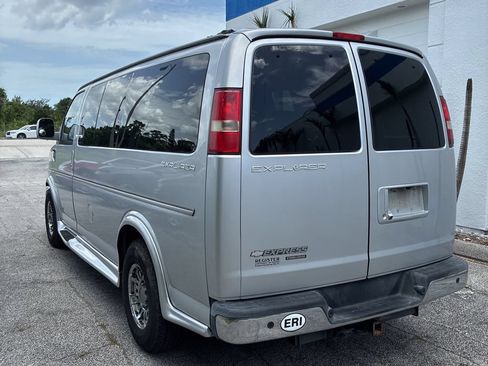 Used 2016 Chevrolet Express 2500 RWD image 2