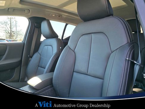 Used 2025 Volvo XC40 B5 Core w/ Protection Package Premier image 13