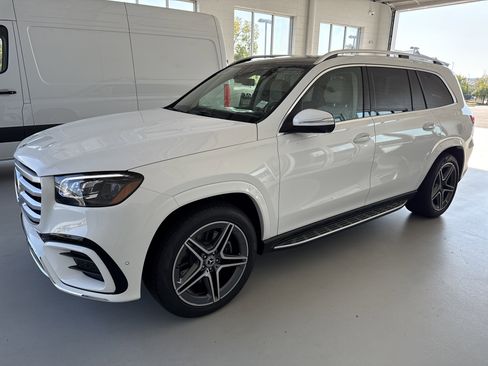 New 2026 Mercedes-Benz GLS 450 4MATIC image 3