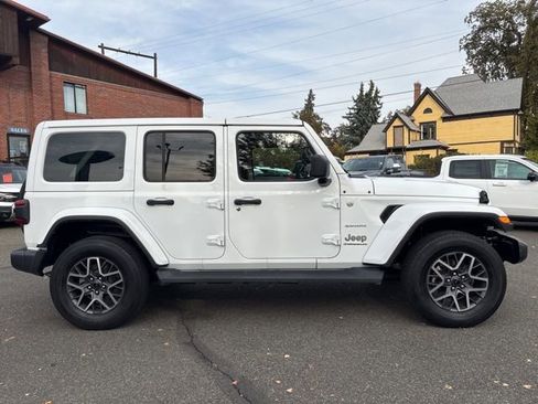 Used 2024 Jeep Wrangler Unlimited Sahara AWD/4WD image 2
