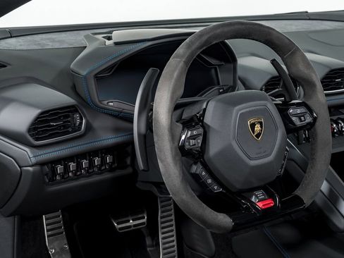 Used 2022 Lamborghini Huracan EVO RWD image 13