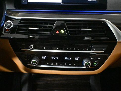 Certified 2022 BMW 530i xDrive w/ Convenience Package image 23