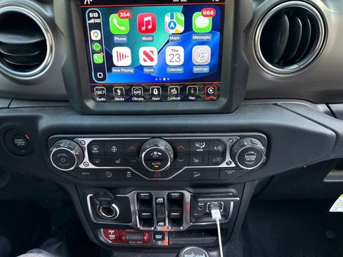 Used 2019 Jeep Wrangler Unlimited Rubicon AWD/4WD image 19