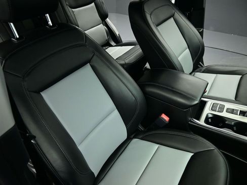 Used 2023 Ford Explorer XLT w/ Equipment Group 202A image 30