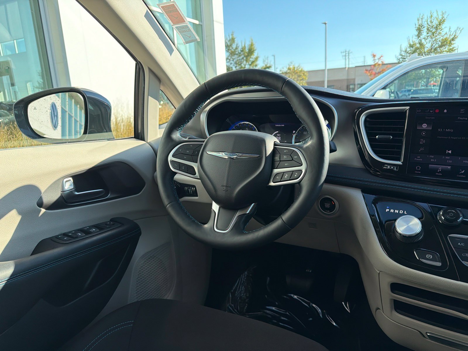 Used 2021 Chrysler Pacifica Touring w/ Cold Weather Group FWD image 24