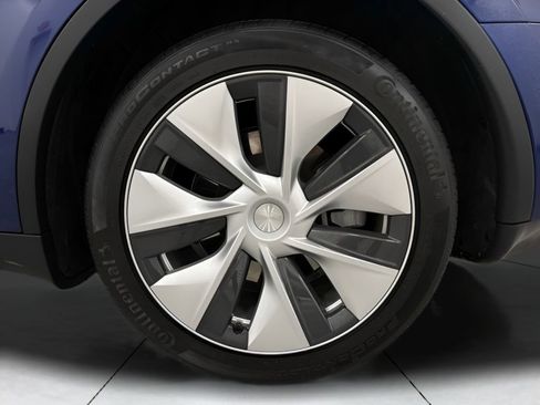 Used 2023 Tesla Model Y Long Range image 28