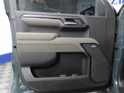 Used 2025 Chevrolet Silverado 1500 ZR2 w/ Technology Package image 59