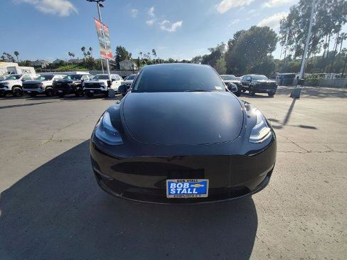 Used 2023 Tesla Model Y Performance image 3