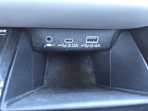 Used 2024 Subaru Outback Premium image 9