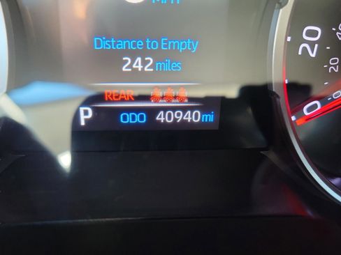 Used 2022 Toyota RAV4 XLE image 25