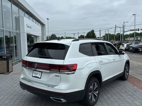 Used 2024 Volkswagen Atlas SE AWD/4WD image 9