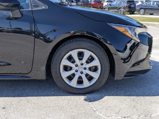 Used 2025 Toyota Corolla LE FWD image 12
