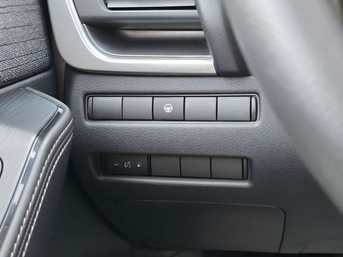 Used 2023 Nissan Rogue SV image 22