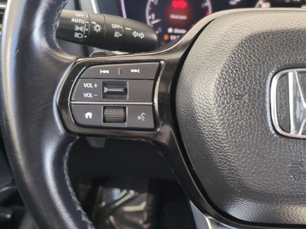 Used 2025 Honda Pilot Touring image 12