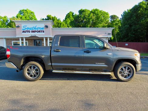 Used 2016 Toyota Tundra SR5 w/ SR5 Upgrade Package AWD/4WD image 6