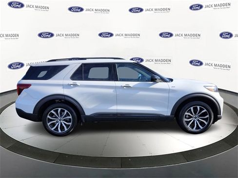 Certified 2022 Ford Explorer ST-Line image 6