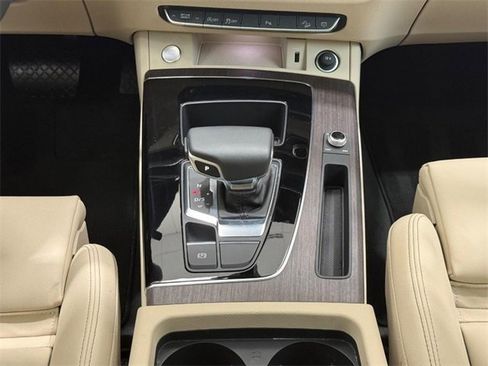 Certified 2025 Audi Q5 2.0T Premium image 11