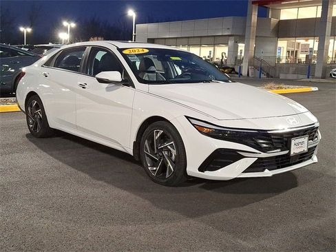 Used 2024 Hyundai Elantra Limited image 2