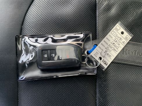 Used 2017 Ford Explorer Platinum image 37