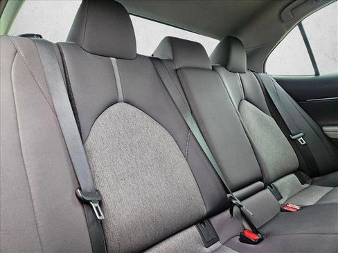 Used 2021 Toyota Camry LE image 20