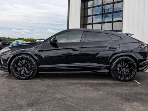Used 2024 Lamborghini Urus Performante AWD/4WD image 2